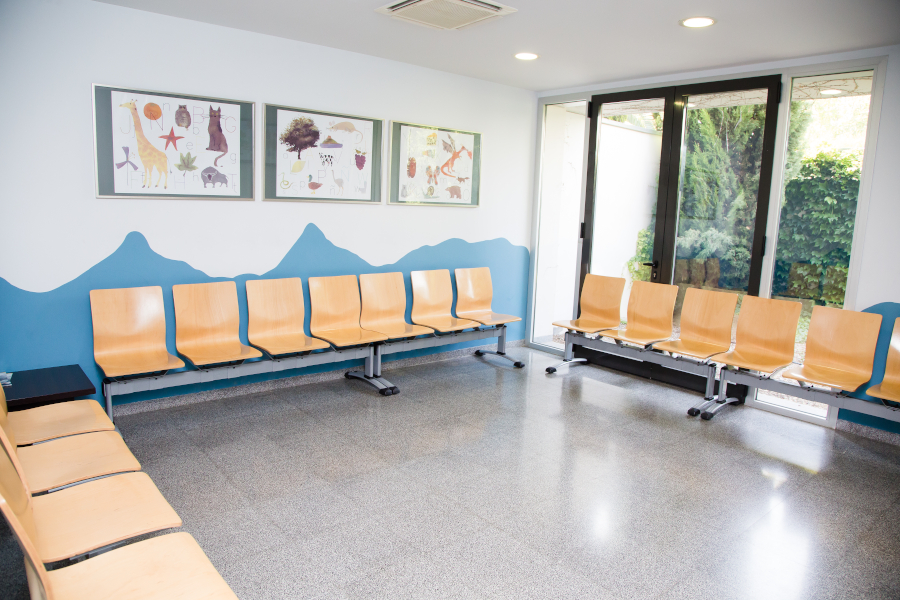 Sala espera pediatría Montecanal