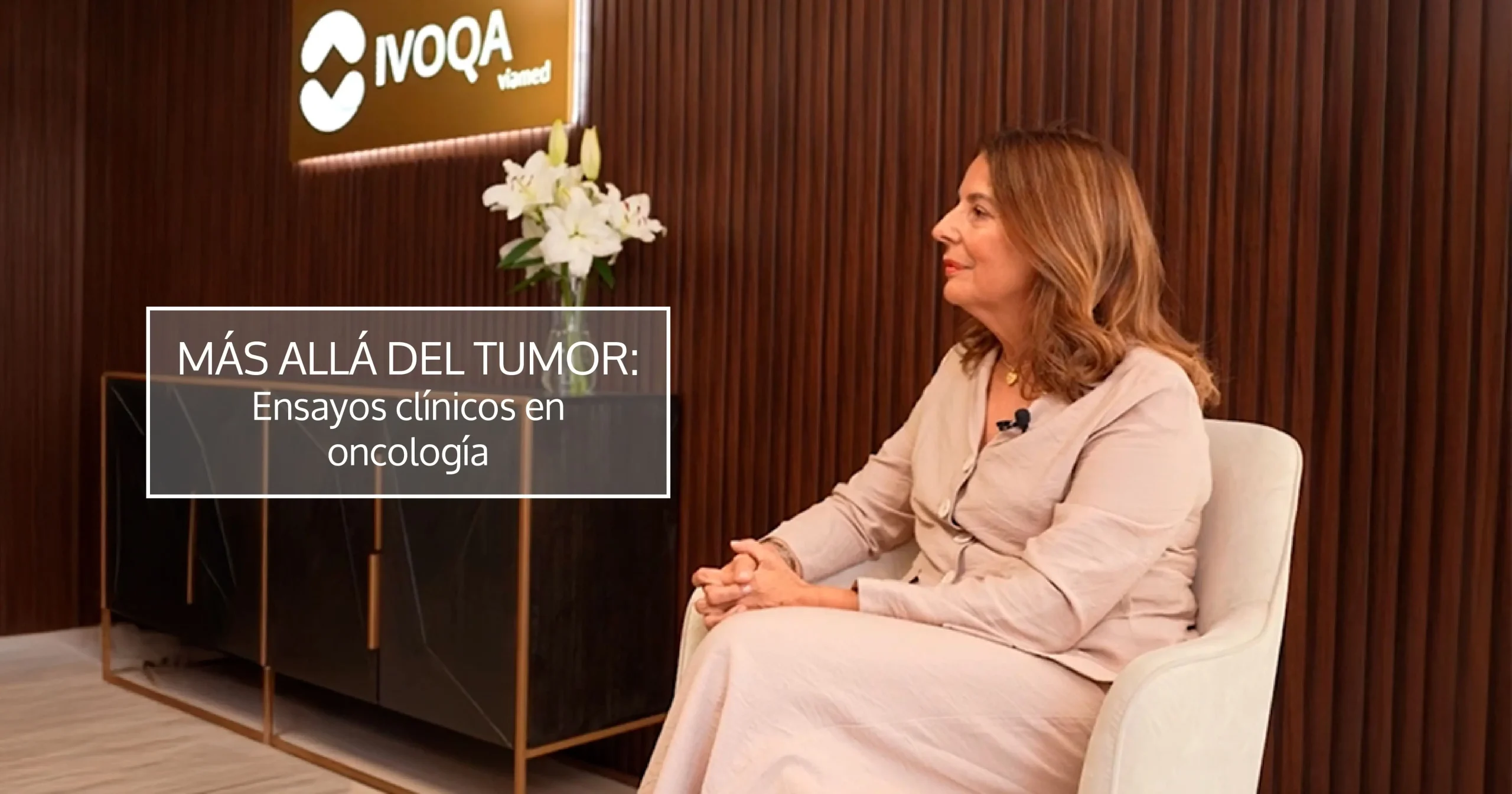 Mercedes Ortíz durante la entrevista “Más allá del tumor: ensayos clínicos en oncología” en IVOQA, donde explica la importancia de la investigación clínica en cáncer.